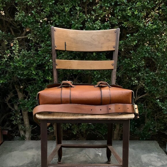 Vintage French leather briefcase messenger attache book bag - Picture 6 of 16